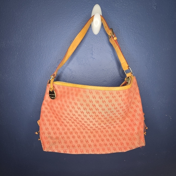 Signature fabric large red Dooney and Bourke shoulder bag! - Picture 2 of 6